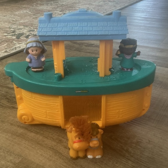 Fisher-Price Other - Fisher Price Little People Noah’s Arc 2005 with 4 Figures